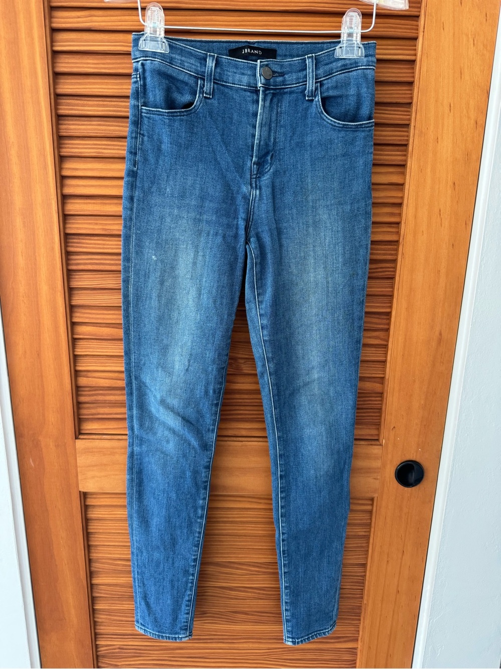 J BRAND High-Rise Skinny Jeans in Medium Blue